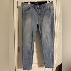 Torrid BOMBSHELL jeans size 18R stretchy skinny
